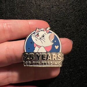 Disney Wave A, Marie Hidden Mickey 25 years Pin